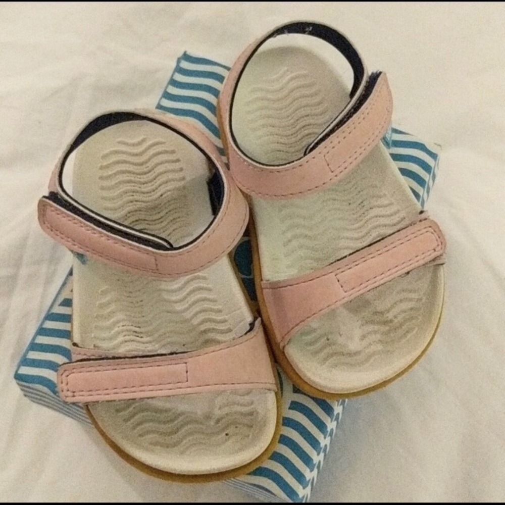Toddler Native Charley sandals in pink, size 6
